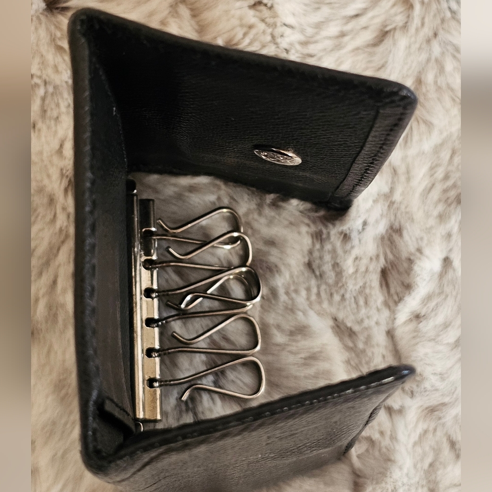 Louis Vuitton Black Epi Leather Key Holder Accessory - Picture 8 of 10